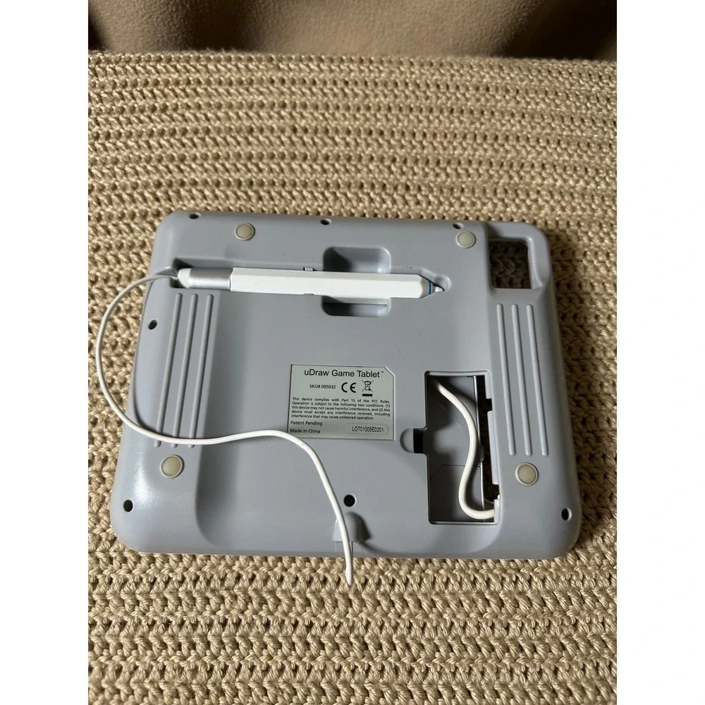 uDraw Game Tablet White for Nintendo Wii with uDraw Studio Game Bundle
